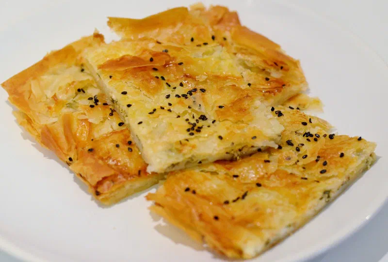BAKLAVA YUFKASINDAN PEYNİRLİ BÖREK, czyli börek z serem