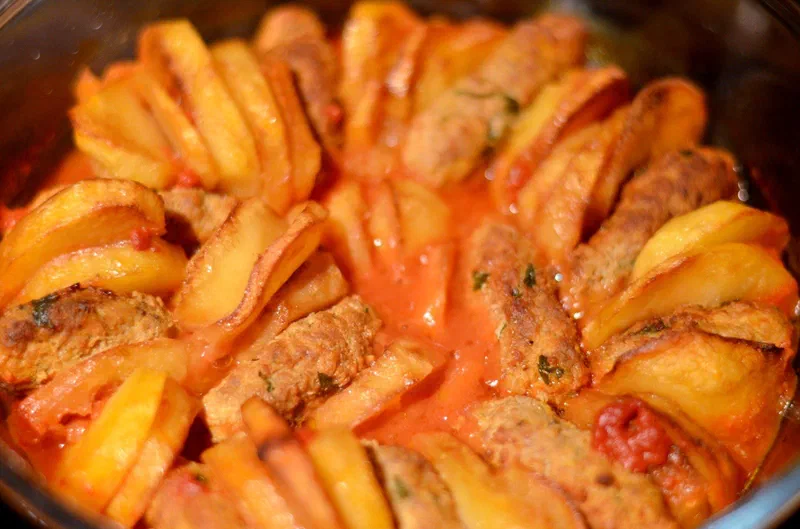 FIRINDA PATATESLİ KÖFTE, czyli kotleciki z ziemniakami z pieca